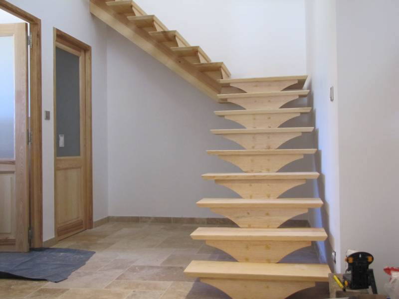 Création d'un escalier en bois sur mesure en quart tournant pour un client à Sisteron dans les Basses Alpes