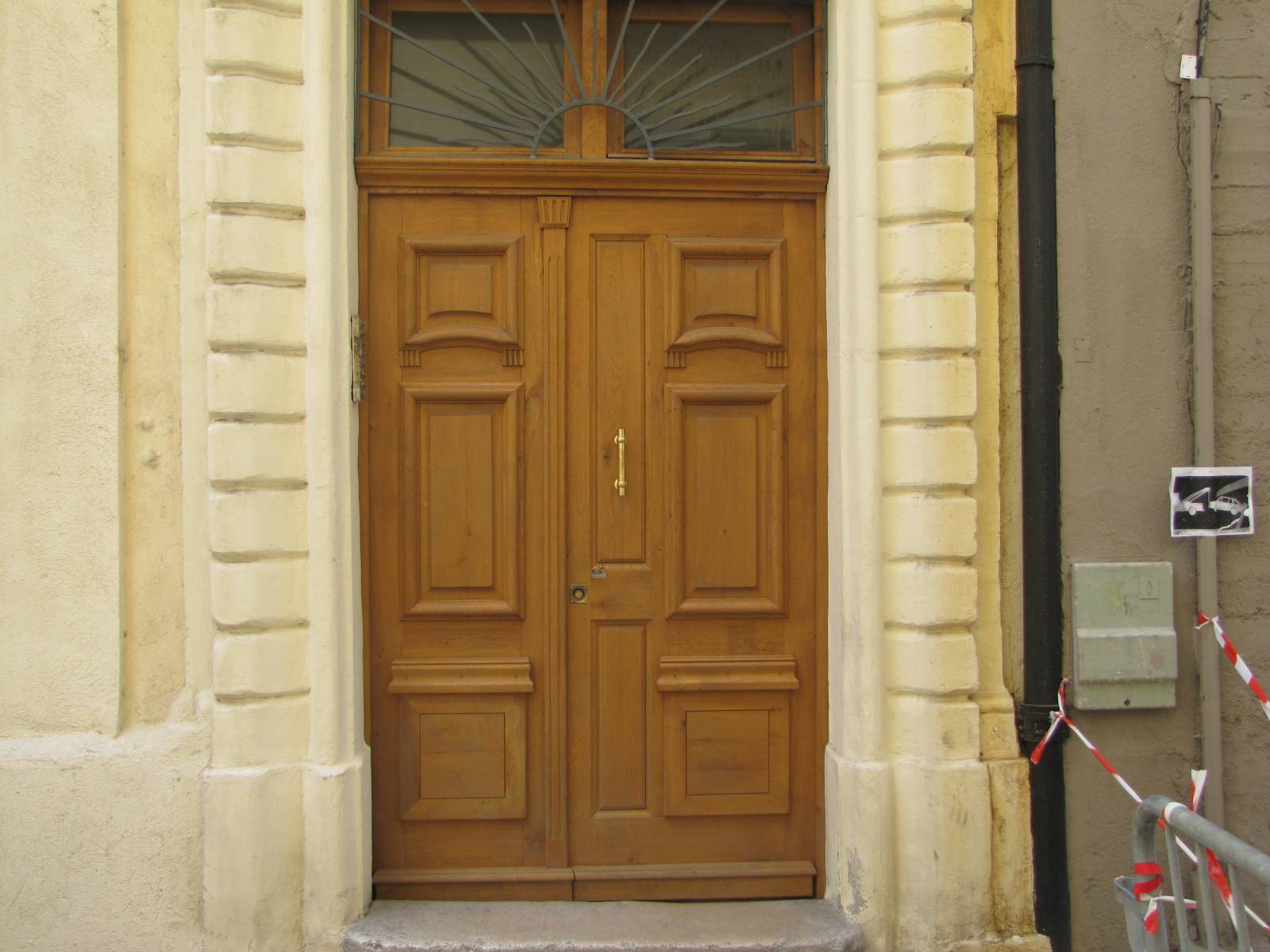 Portes d'entrée et intérieur