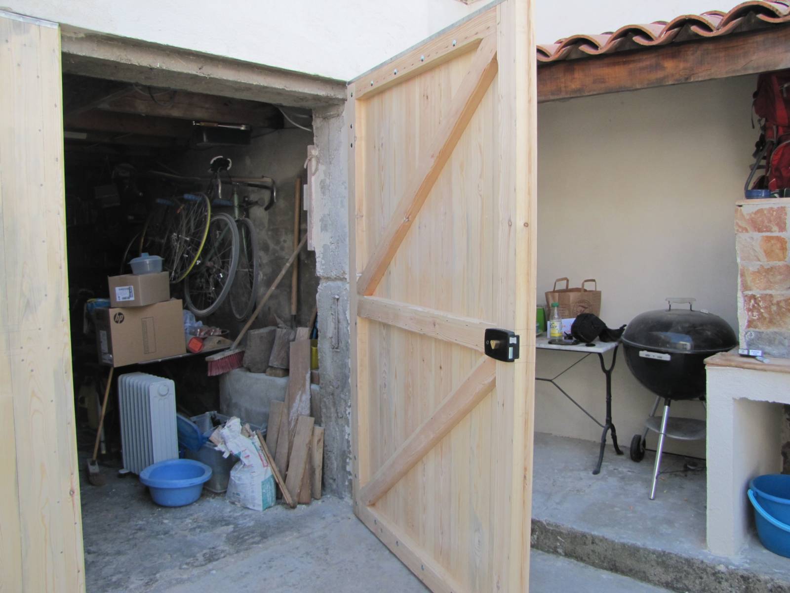 Porte de garage lourde en bois de Pin à Aubagne