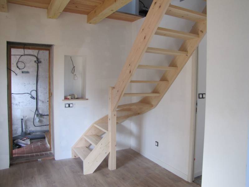 Création d'un escalier en bois sur mesure en quart tournant pour un client à Eguilles